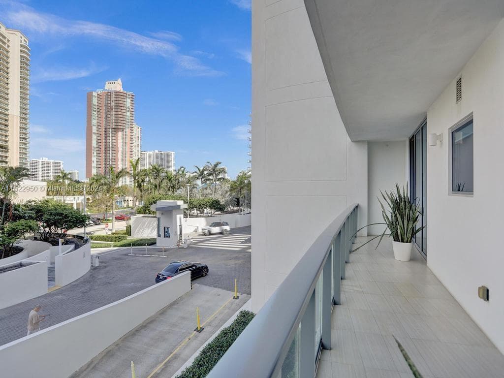 3250 NE 188th St # 207, Aventura FL 33180 — 80