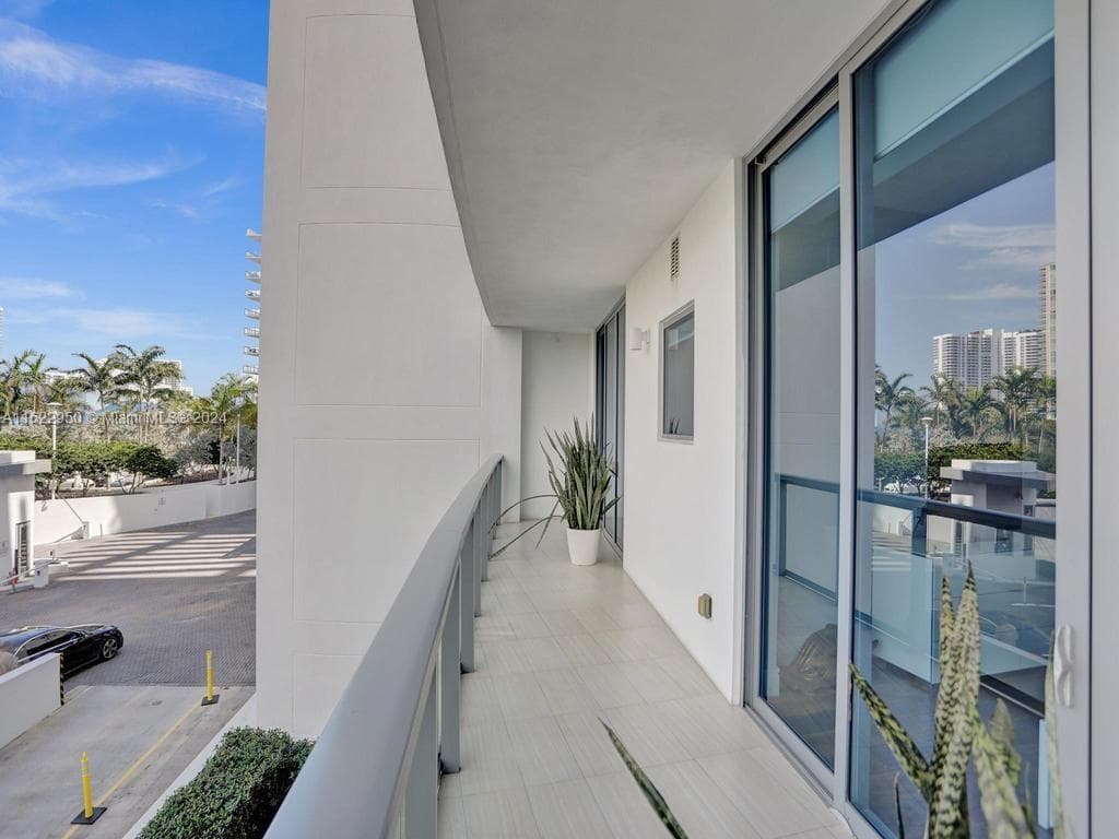 3250 NE 188th St # 207, Aventura FL 33180 — 81