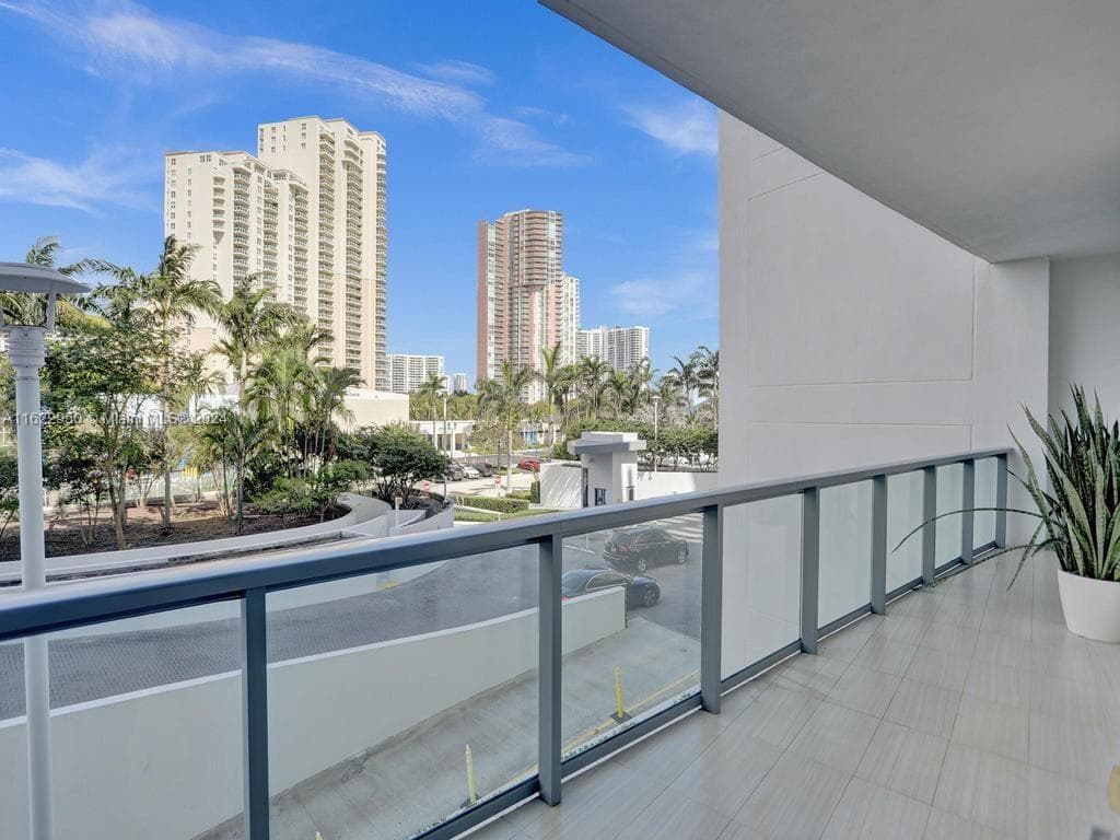 3250 NE 188th St # 207, Aventura FL 33180 — 79