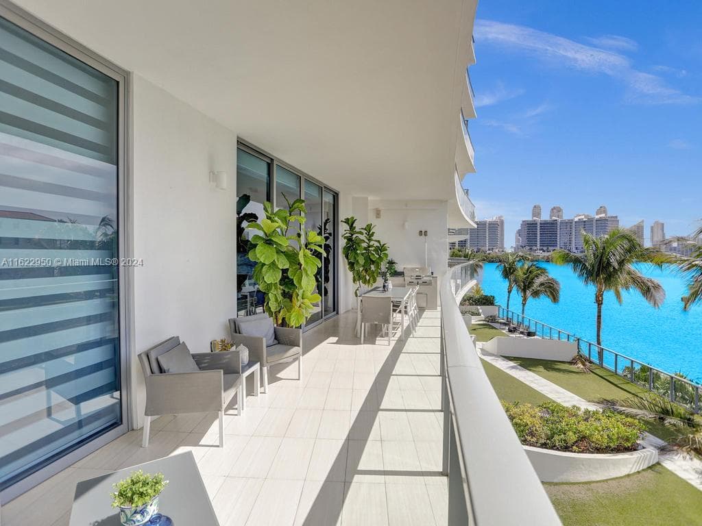 3250 NE 188th St # 207, Aventura FL 33180 — 18