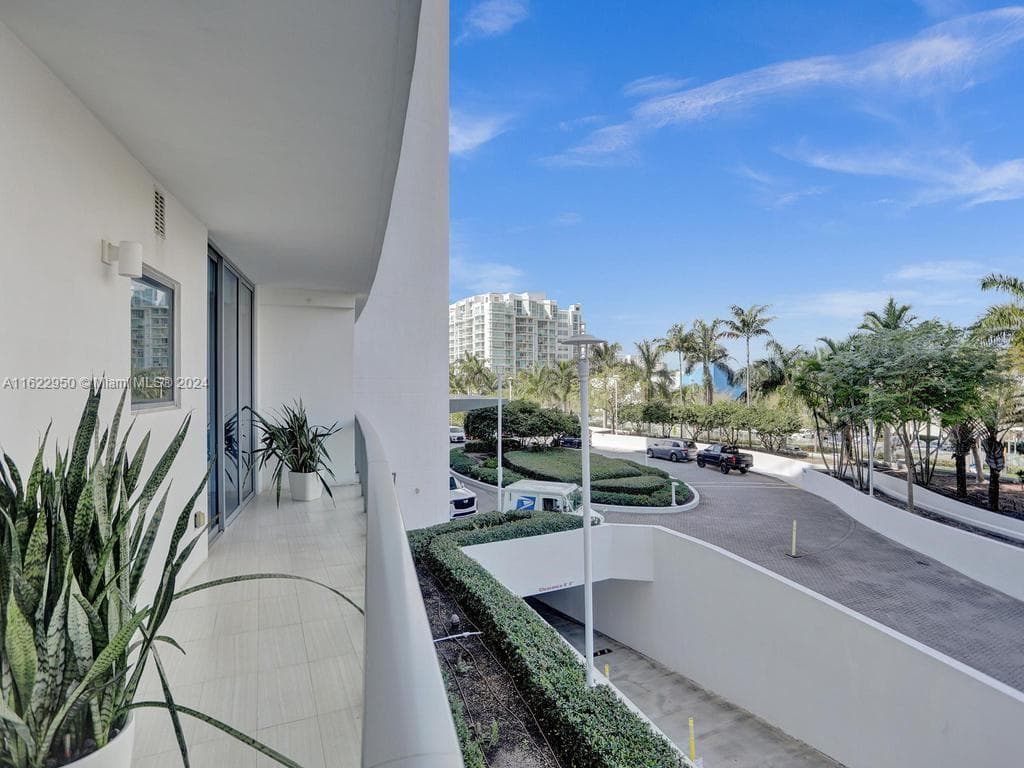 3250 NE 188th St # 207, Aventura FL 33180 — 83