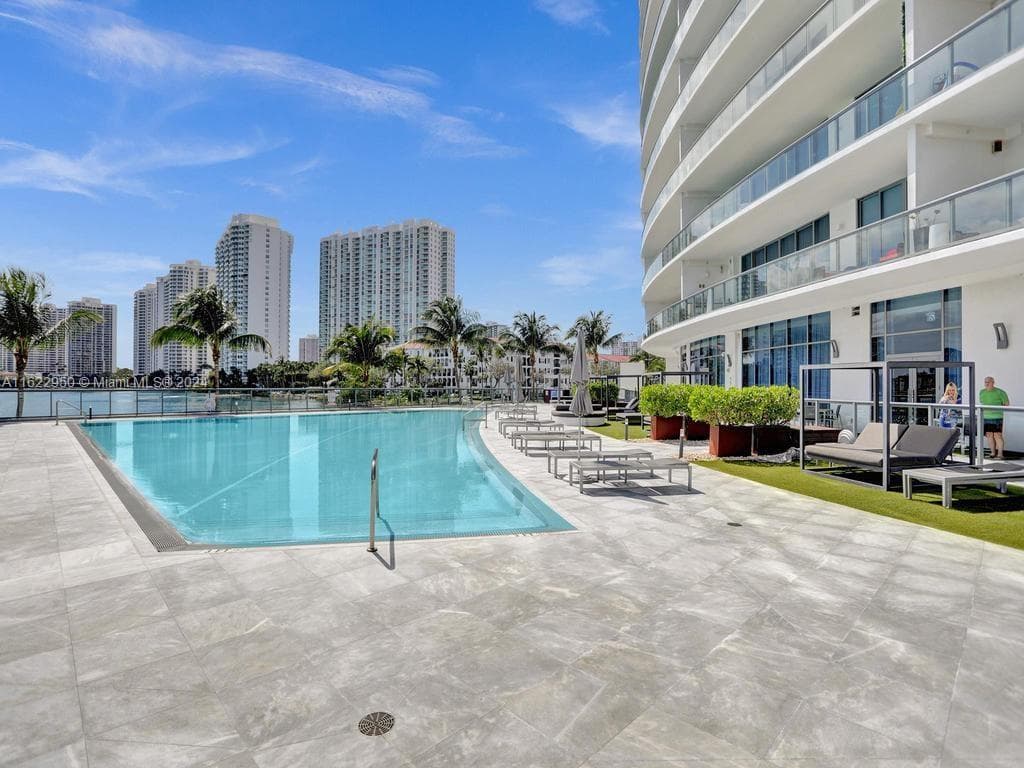 3250 NE 188th St # 207, Aventura FL 33180 — 93