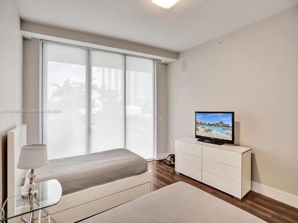 3250 NE 188th St # 207, Aventura FL 33180 — 78