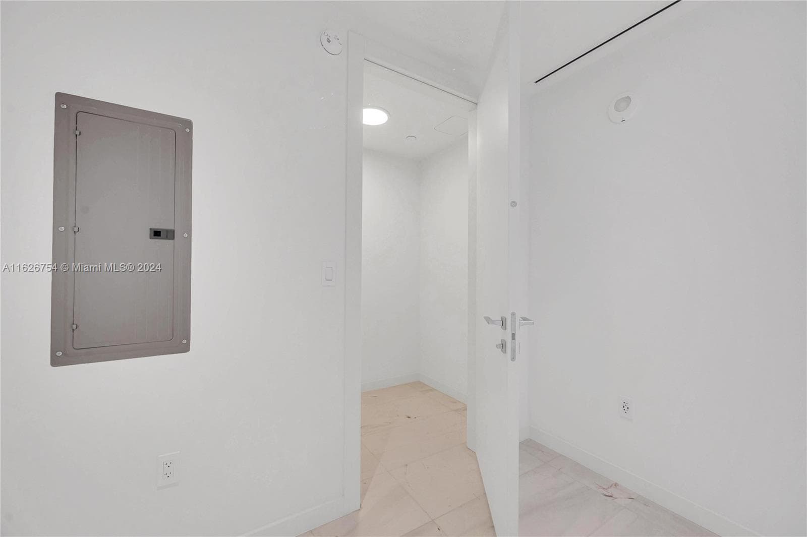 300 Biscayne Blvd Way # 703, Miami FL 33131 — 25