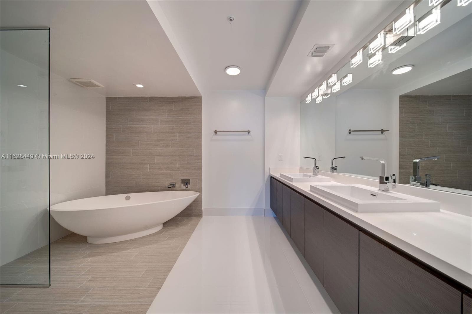 300 Sunny Isles Blvd # 2103, Sunny Isles Beach FL 33160 — 21