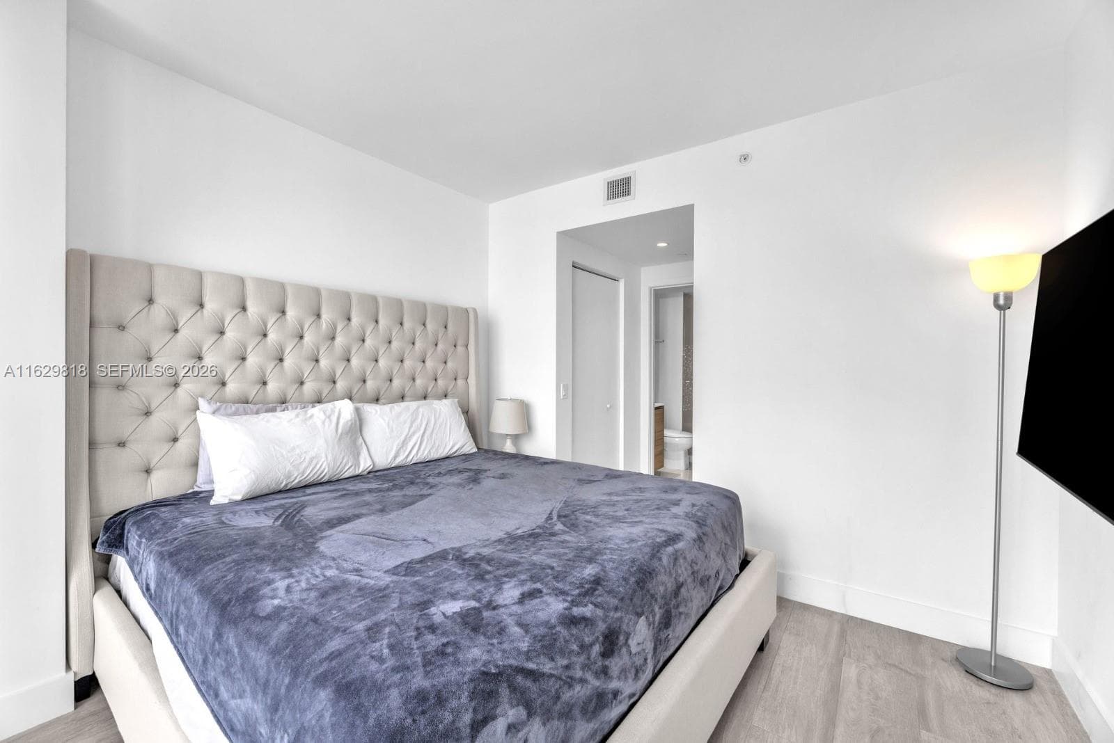 121 NE 34th St # 905, Miami FL 33137 — 16
