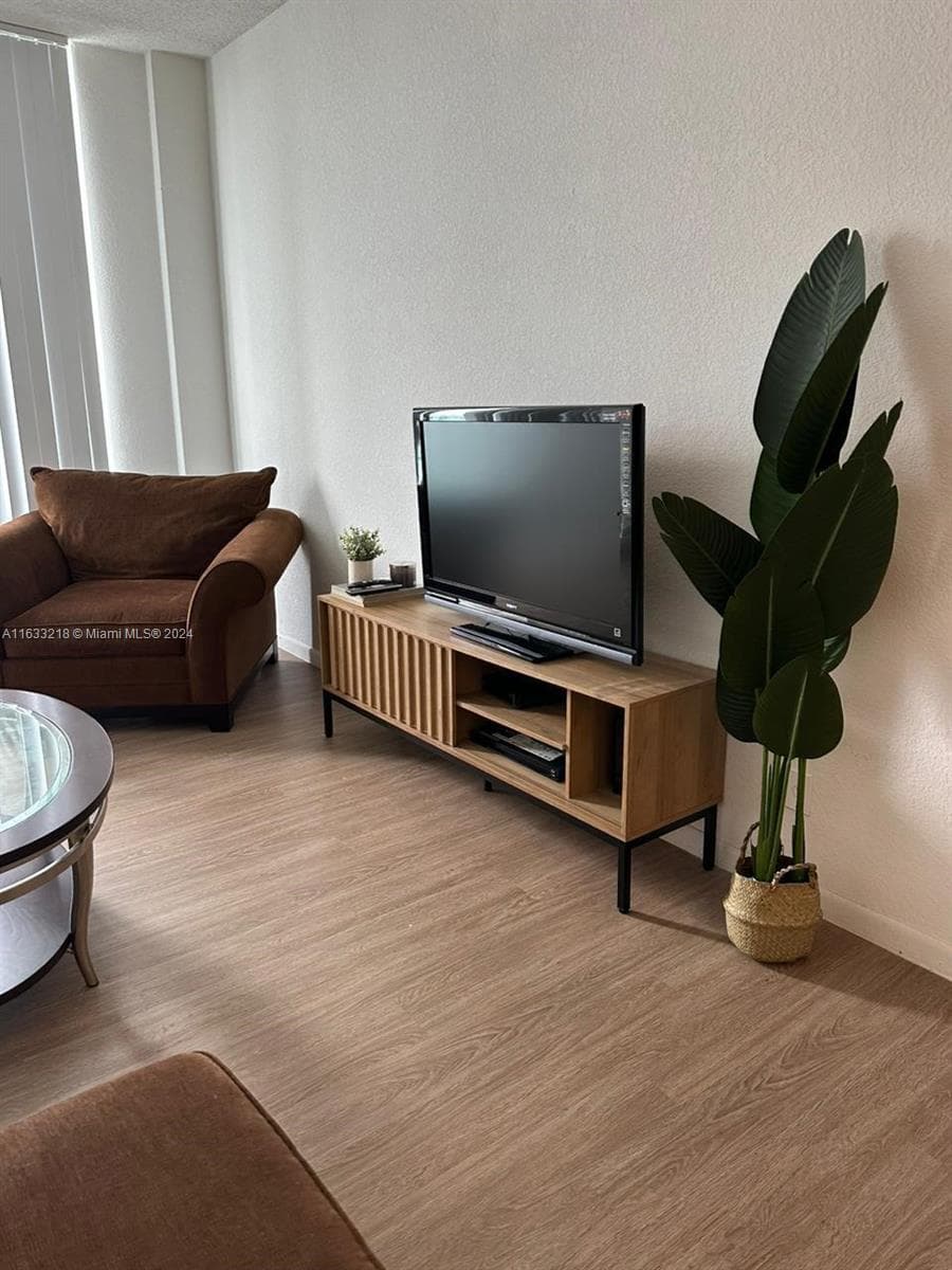 19380 Collins Ave # 7, Sunny Isles Beach FL 33160 — 7