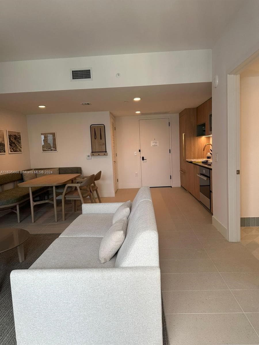 159 NE 6 th Street # 3513, Miami FL 33132 — 3