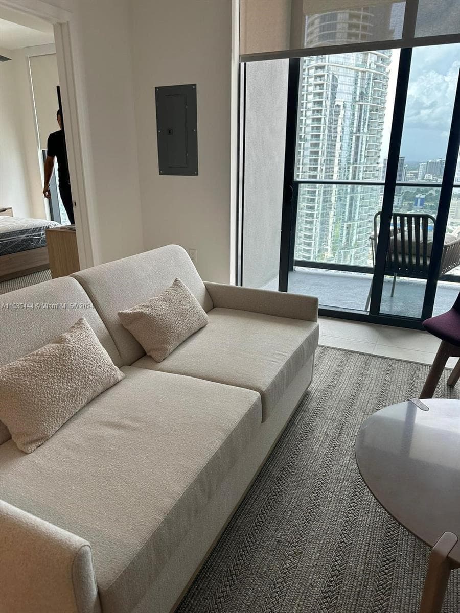 159 NE 6 th Street # 3513, Miami FL 33132 — 5