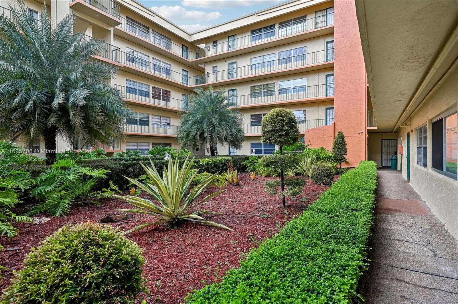 4525 W 20 AV # 123, Hialeah FL 33012 — 1