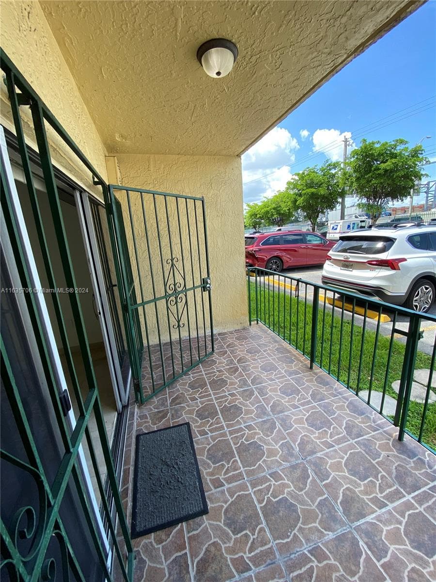 4525 W 20 AV # 123, Hialeah FL 33012 — 5