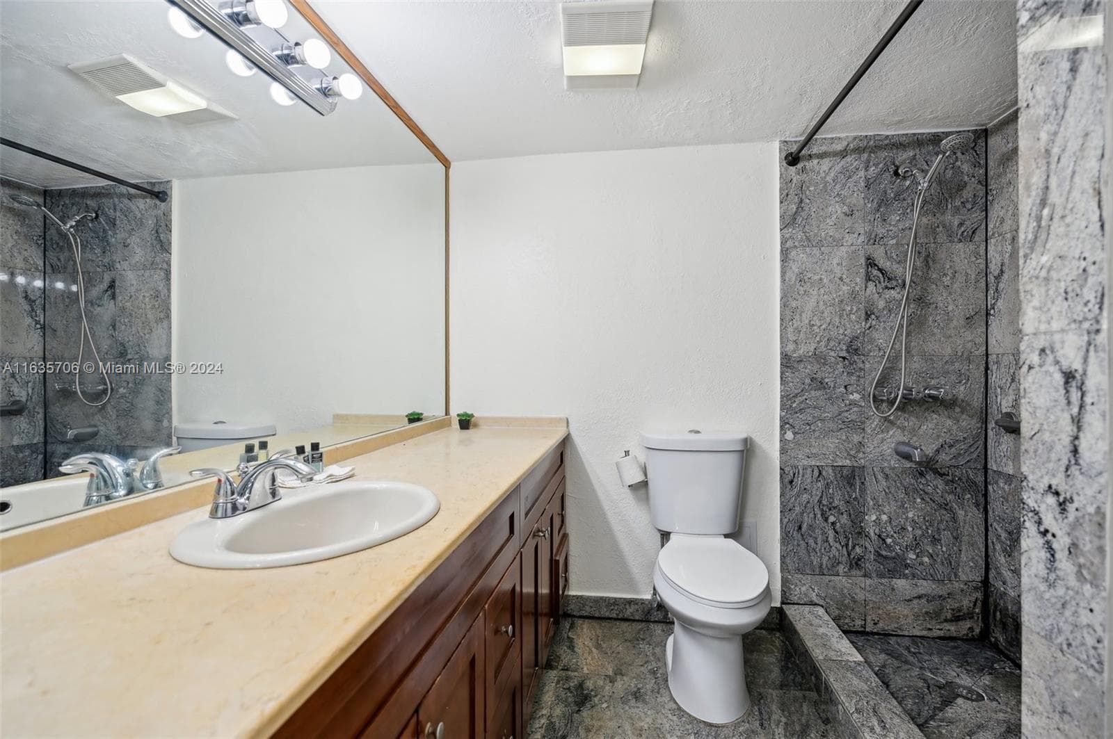 4525 W 20 AV # 123, Hialeah FL 33012 — 10