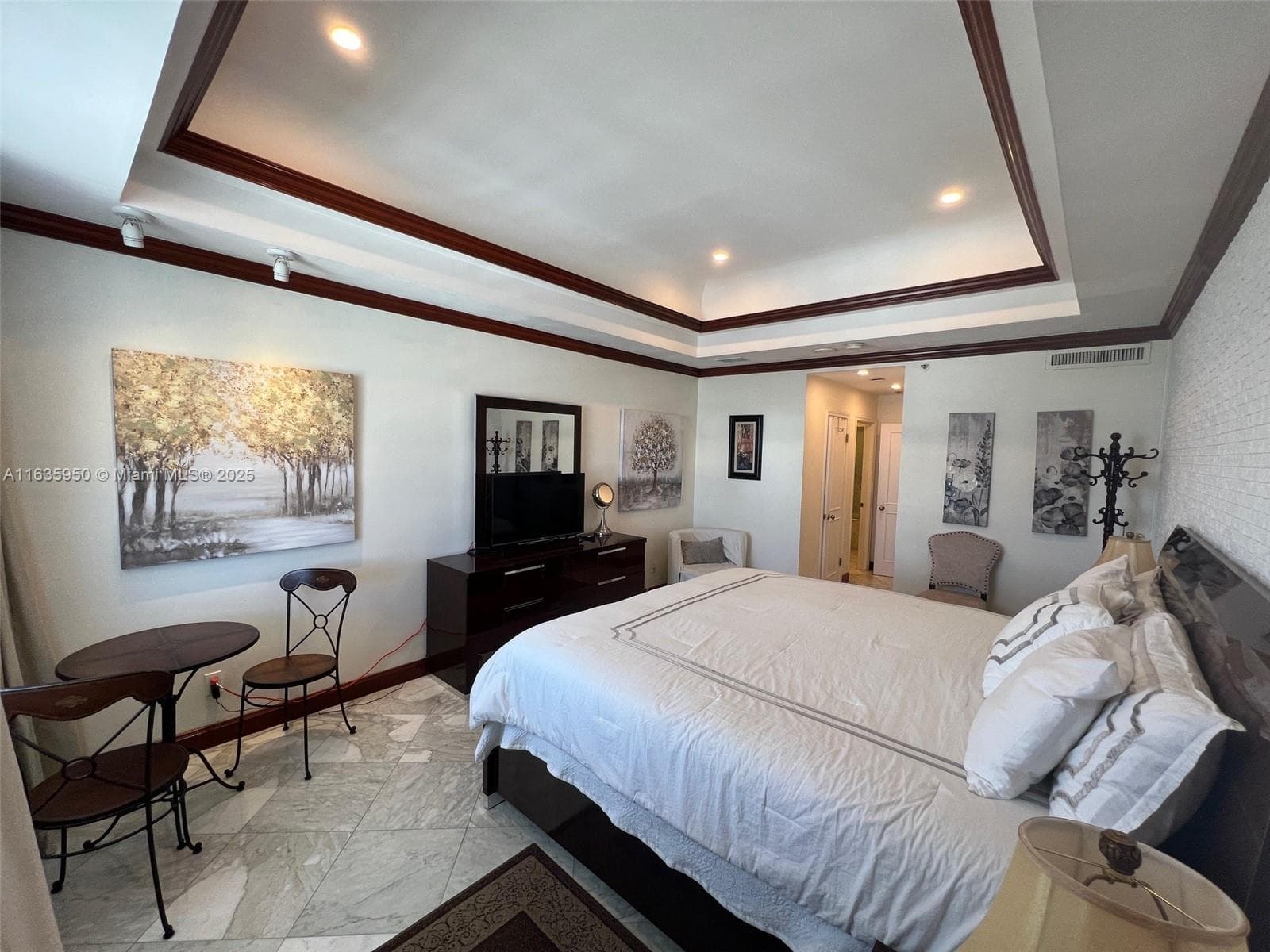 100 Lincoln Rd # 1633, Miami Beach FL 33139 — 16