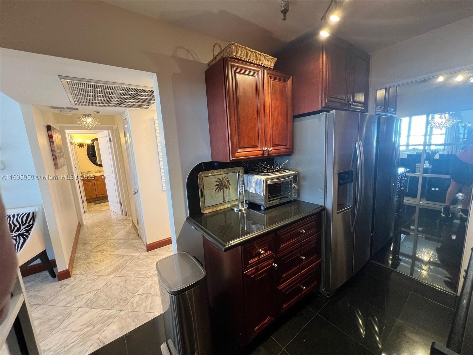 100 Lincoln Rd # 1633, Miami Beach FL 33139 — 14