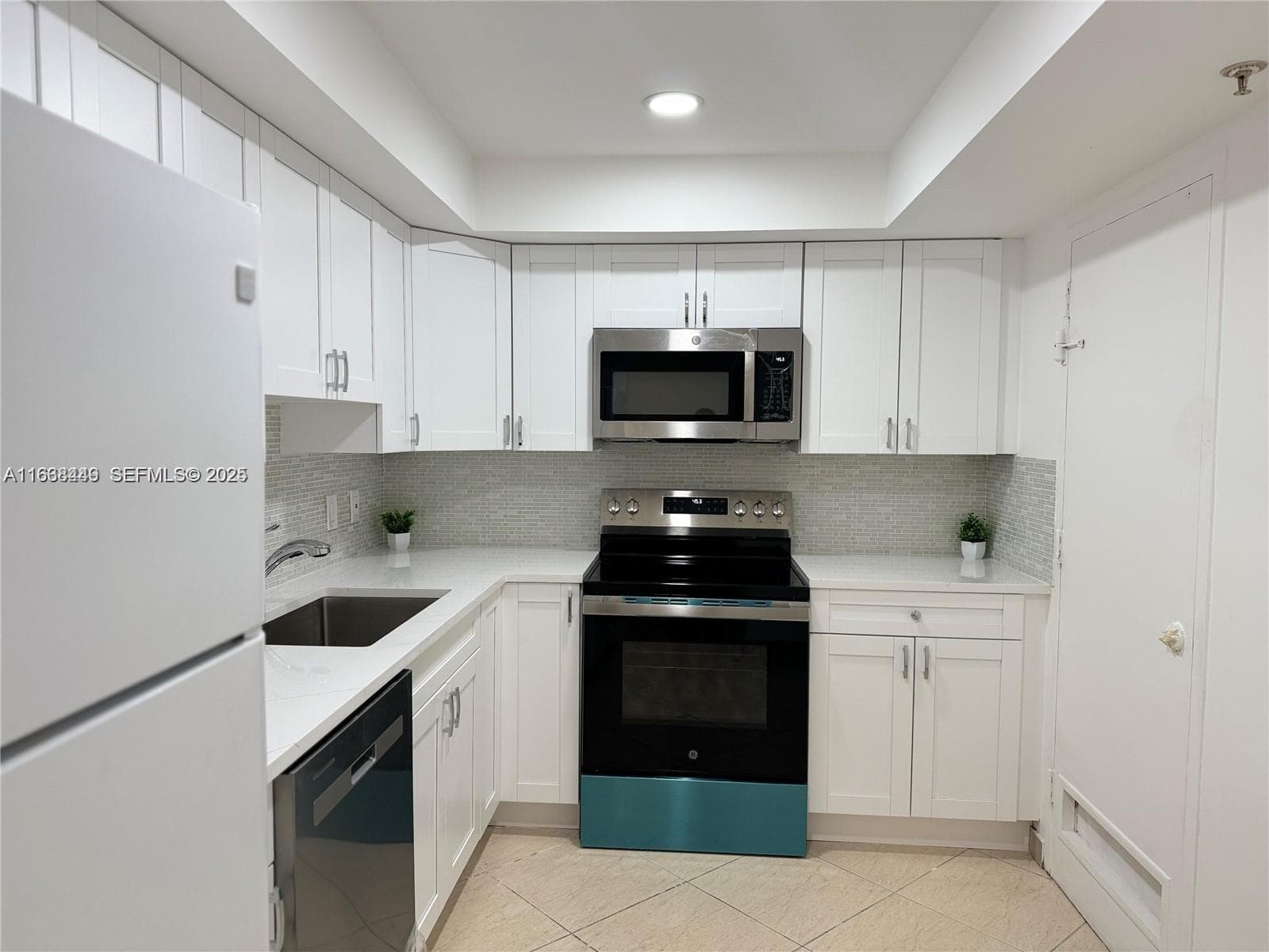 400 Kings Point Dr # 320, Sunny Isles Beach FL 33160 — 23