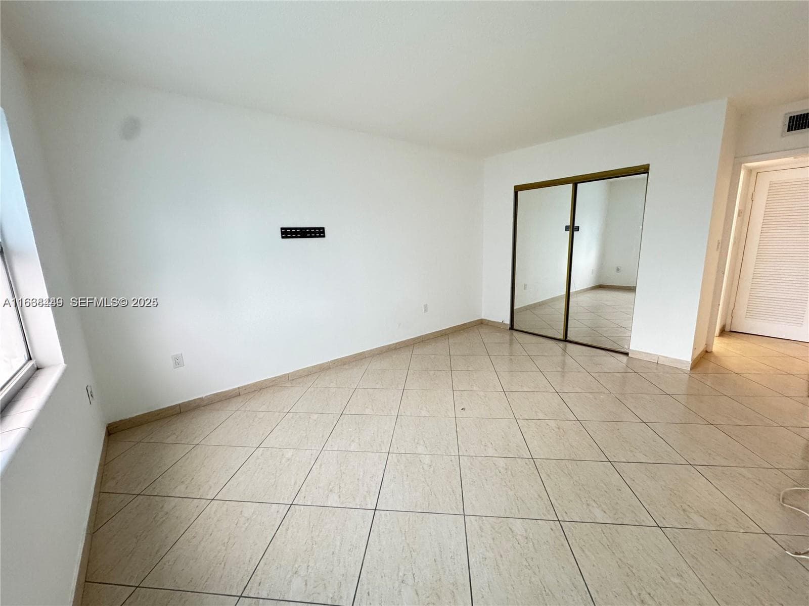 400 Kings Point Dr # 320, Sunny Isles Beach FL 33160 — 33