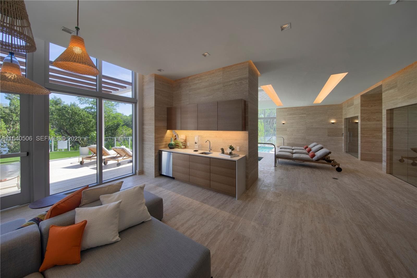 16385 Biscayne Blvd, North Miami Beach FL 33160 — 52