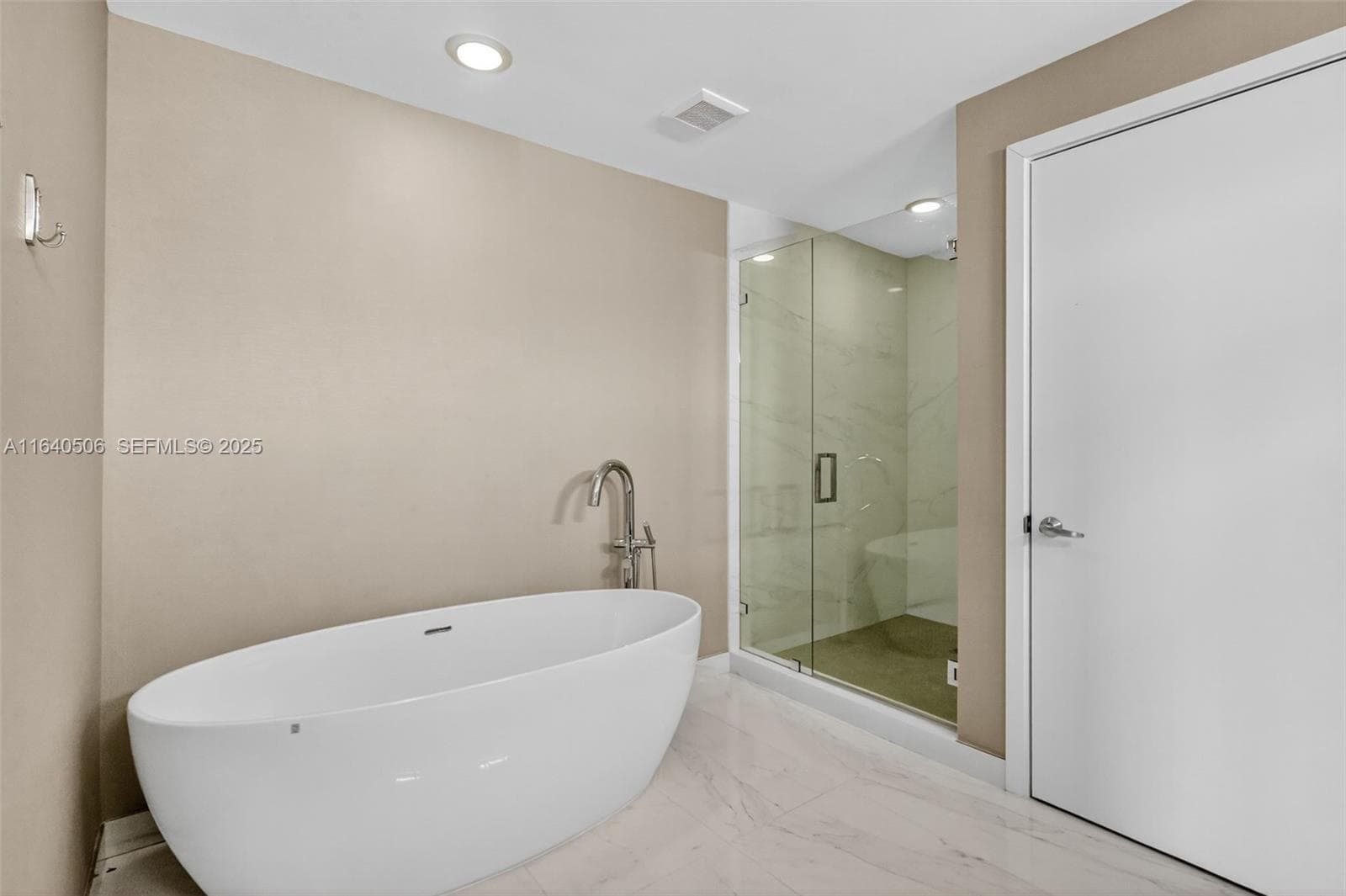 16385 Biscayne Blvd, North Miami Beach FL 33160 — 32
