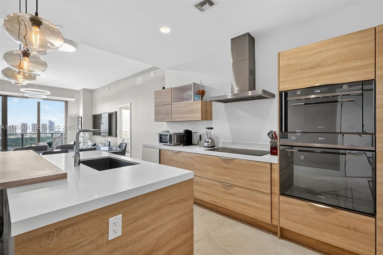 16385 Biscayne Blvd, North Miami Beach FL 33160 — 24