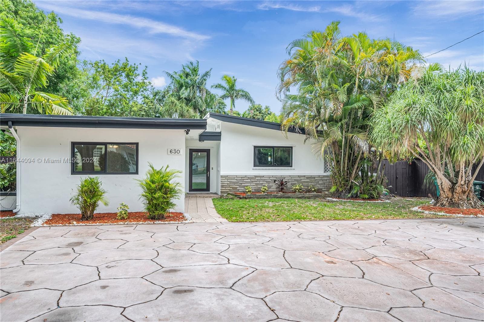 630 NE 117th St, Biscayne Park FL 33161 — 77