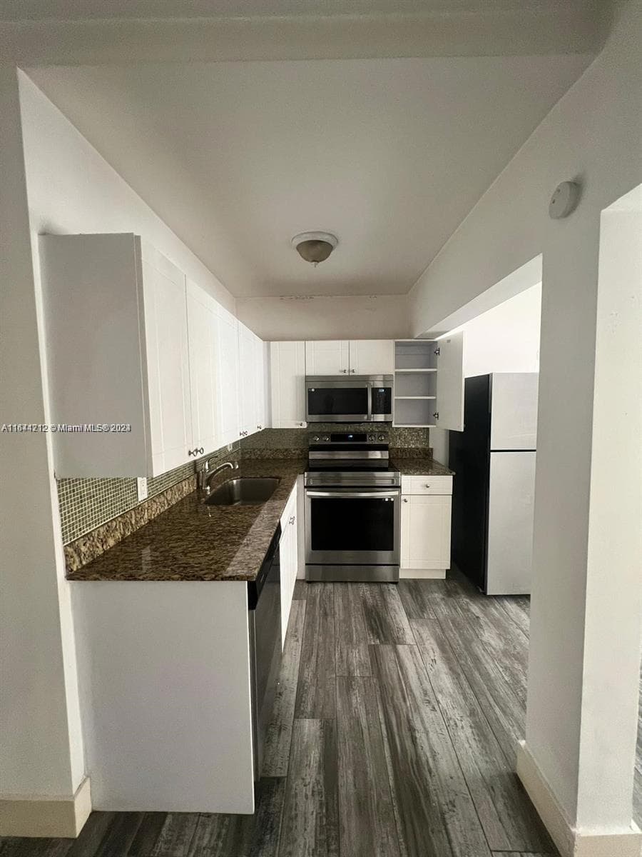 2500 NE 192nd St, Miami FL 33180 — 2