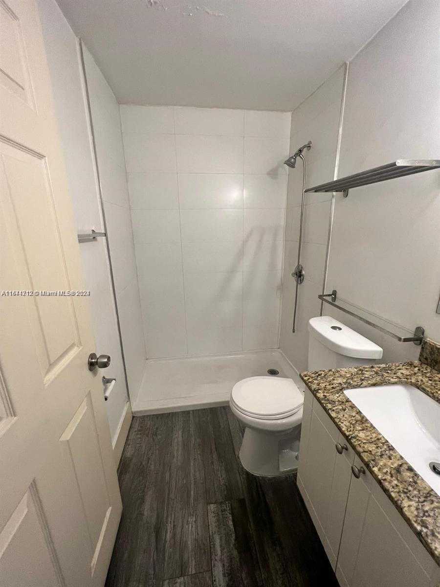 2500 NE 192nd St, Miami FL 33180 — 5