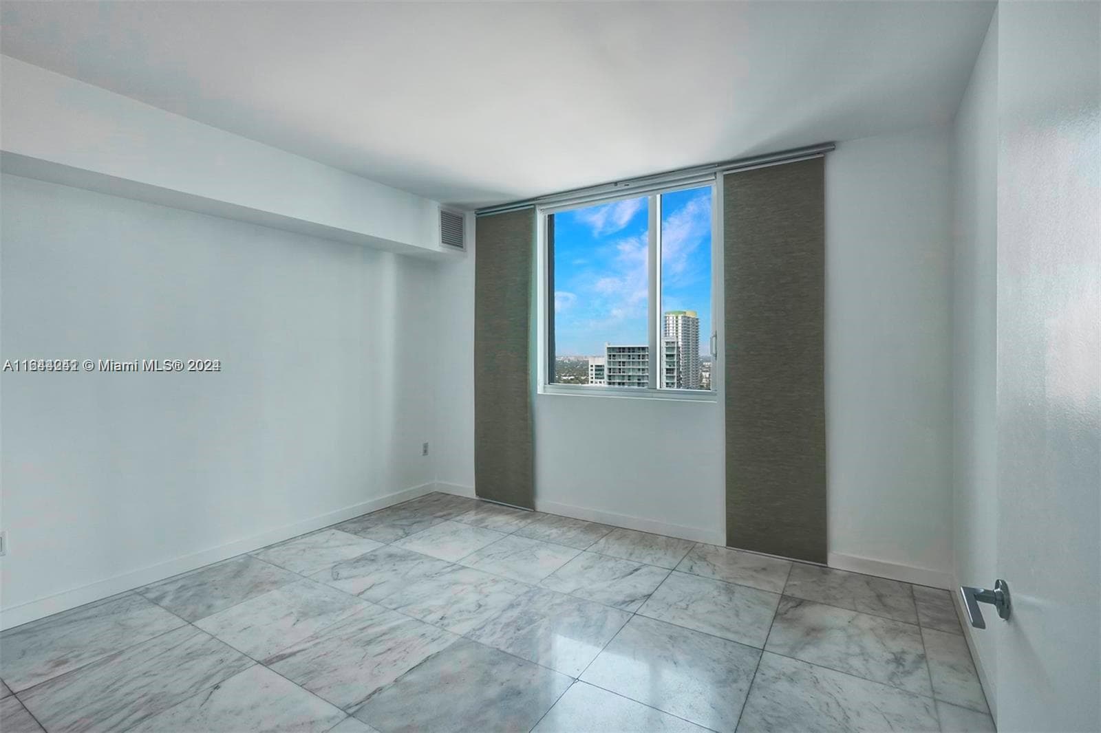 55 SE 6th St # 3401, Miami FL 33131 — 17