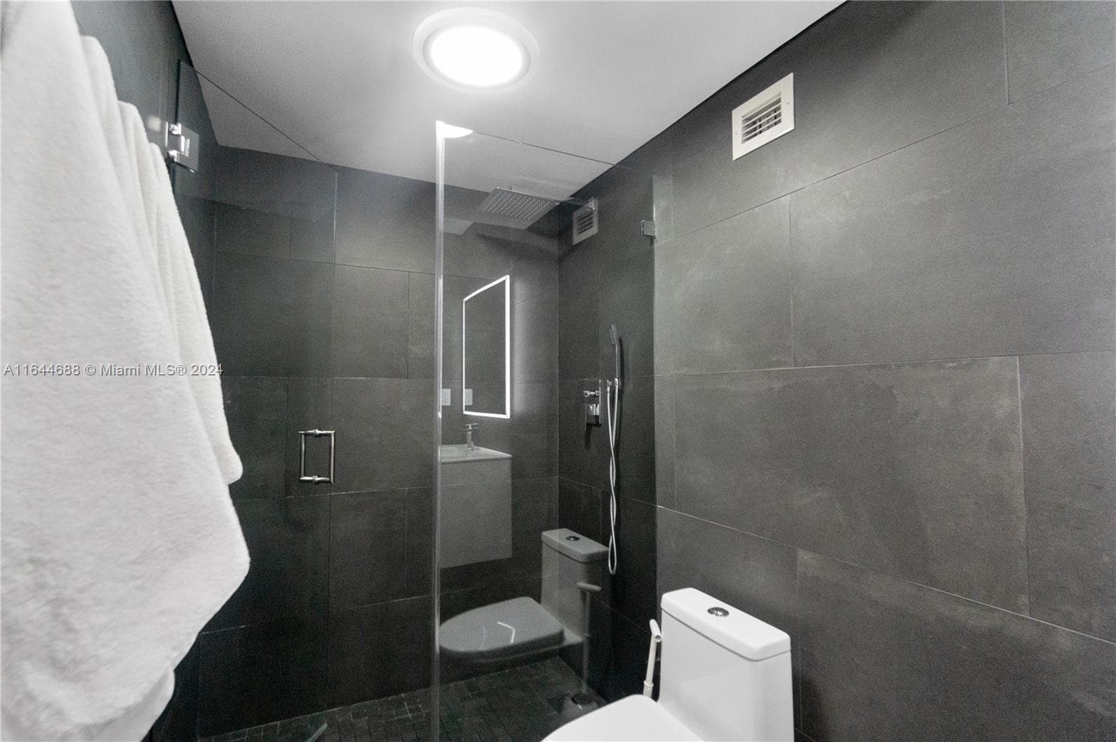 100 Lincoln Rd # 1104, Miami Beach FL 33139 — 12