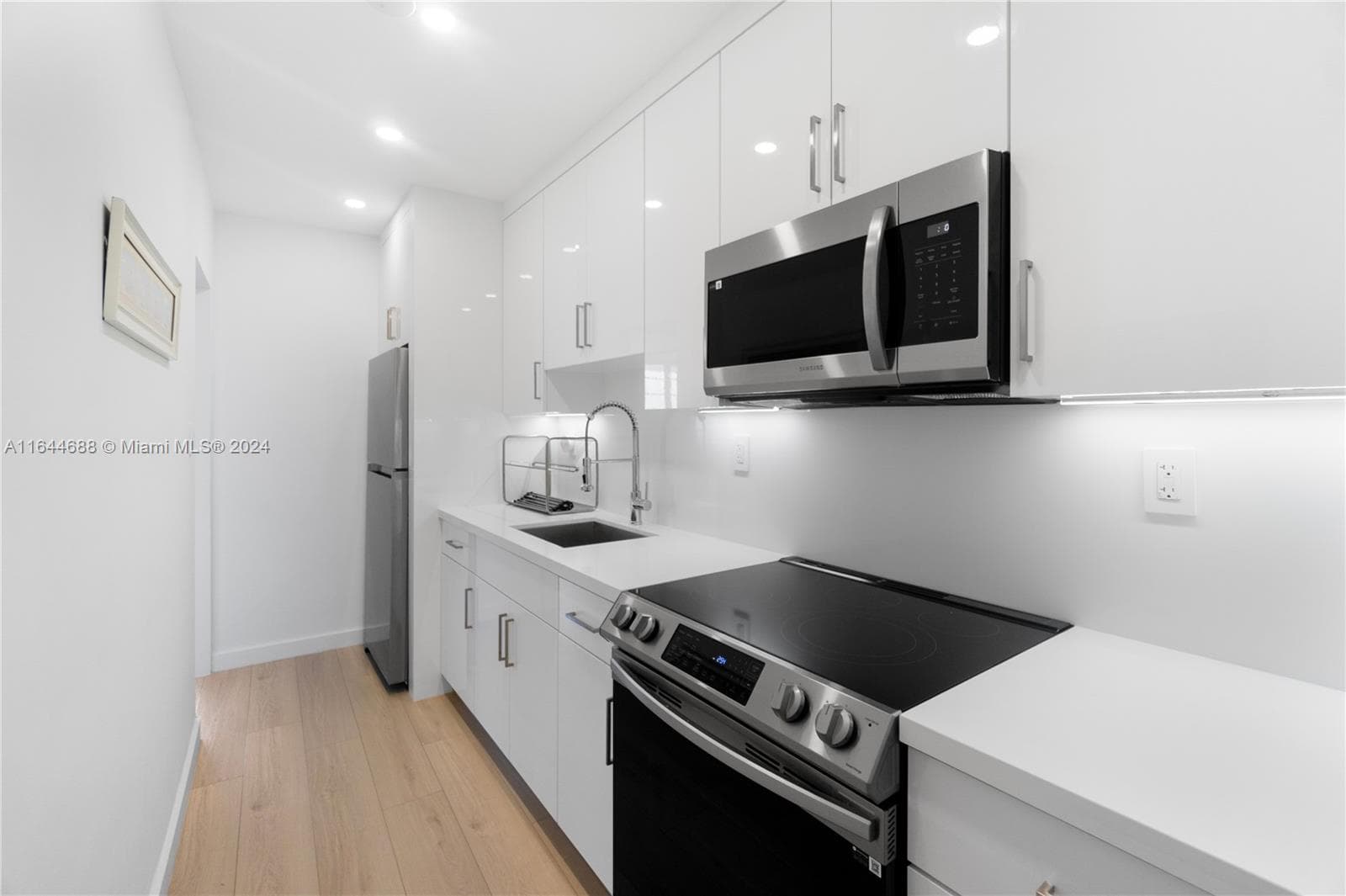 100 Lincoln Rd # 1104, Miami Beach FL 33139 — 22