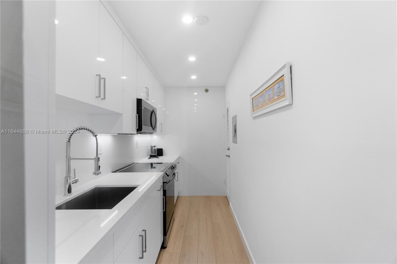 100 Lincoln Rd # 1104, Miami Beach FL 33139 — 21