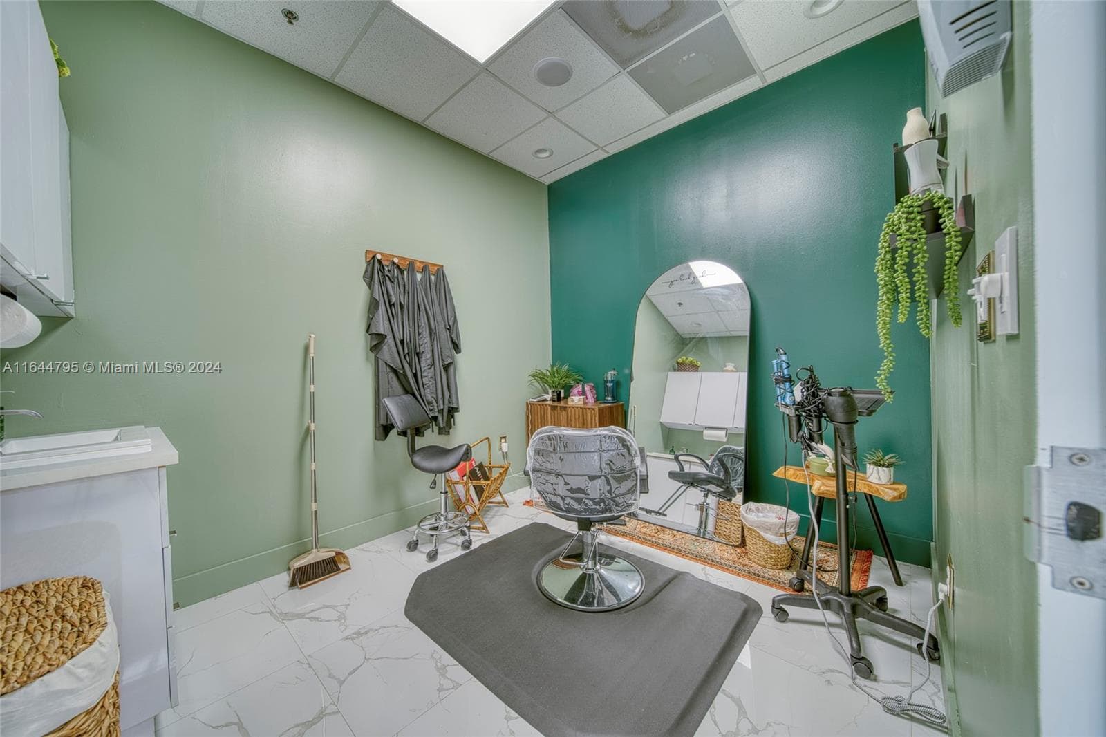 Full-Service Beauty Salon For Sale in Pinecrest, Miami FL 33156 — 17