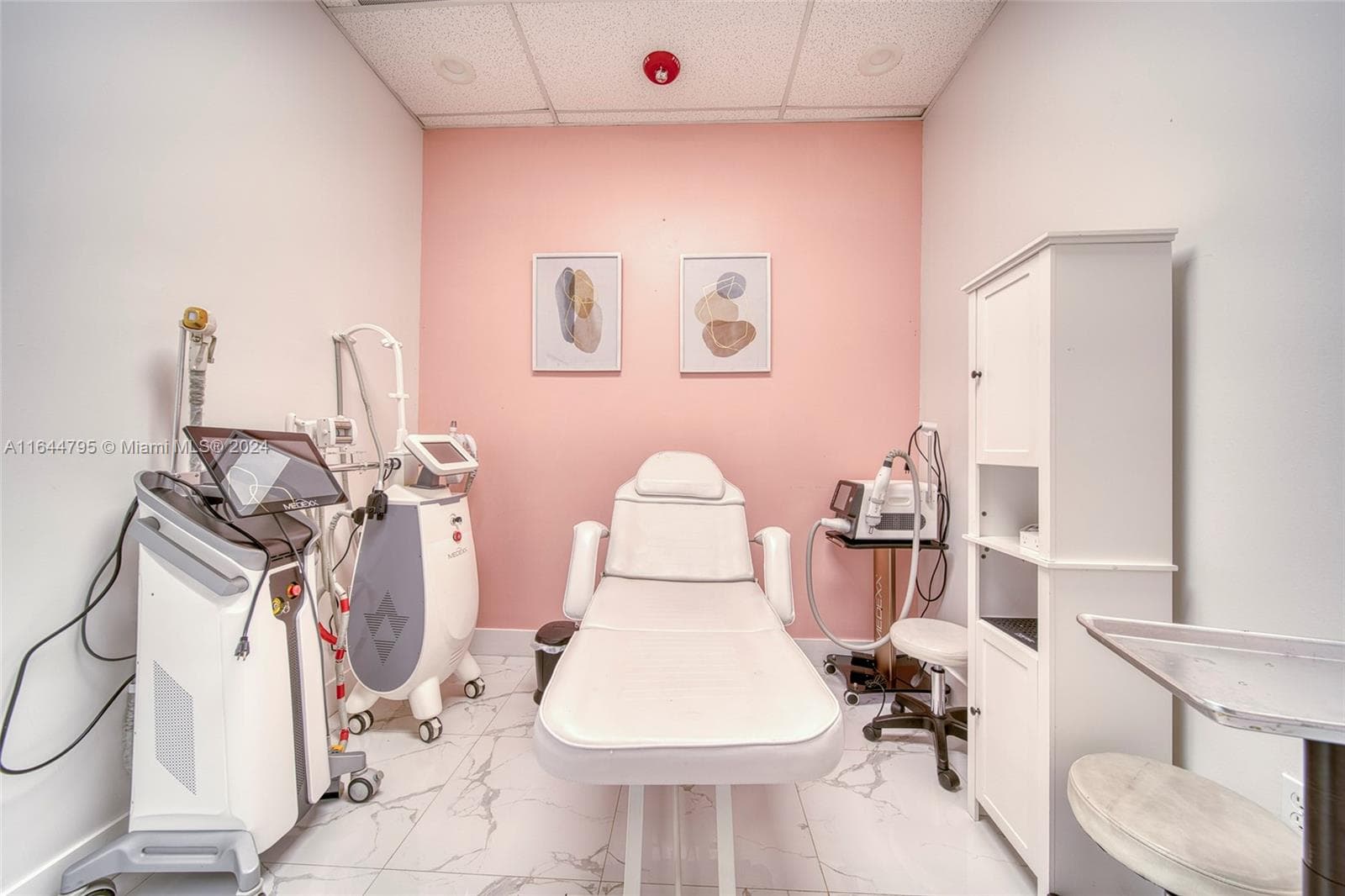 Full-Service Beauty Salon For Sale in Pinecrest, Miami FL 33156 — 16
