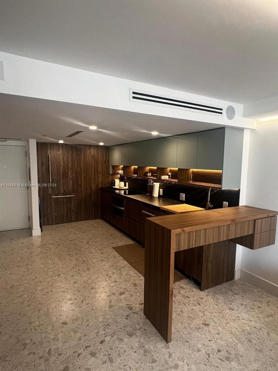 2555 Collins Ave # 306, Miami Beach FL 33140 — 14