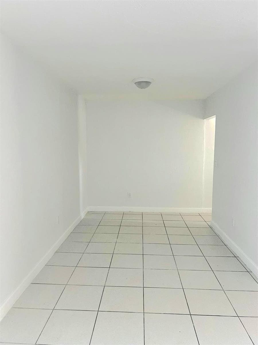 1245 W 24th Street # 221, Hialeah FL 33010 — 1