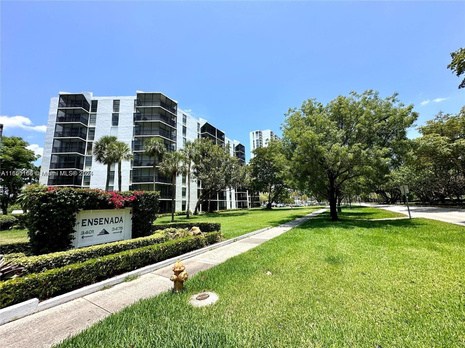 3475 N Country Club Dr # 204, Aventura FL 33180 — 1