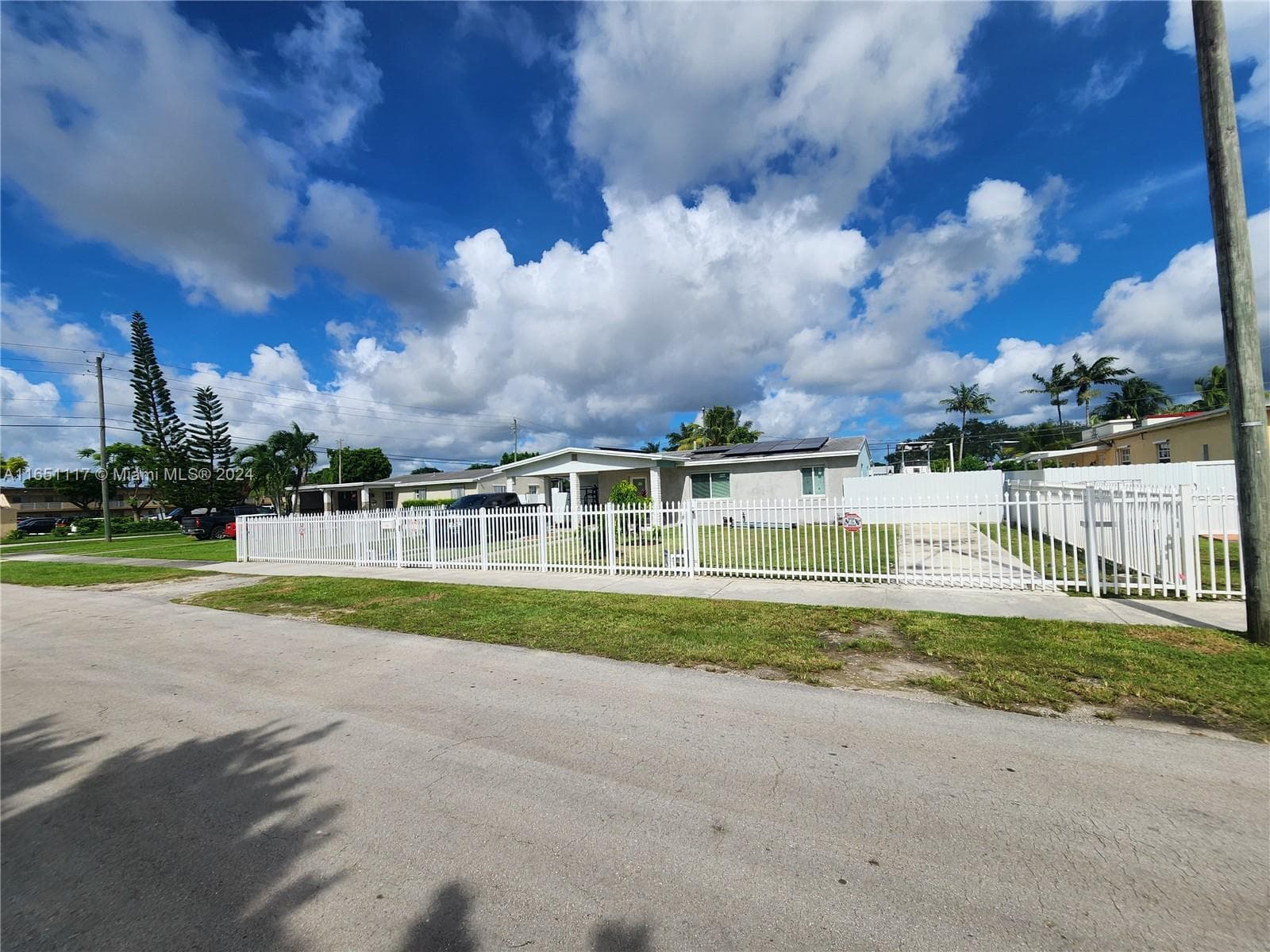 1025 NE 13th Ave, Homestead FL 33033 — 1