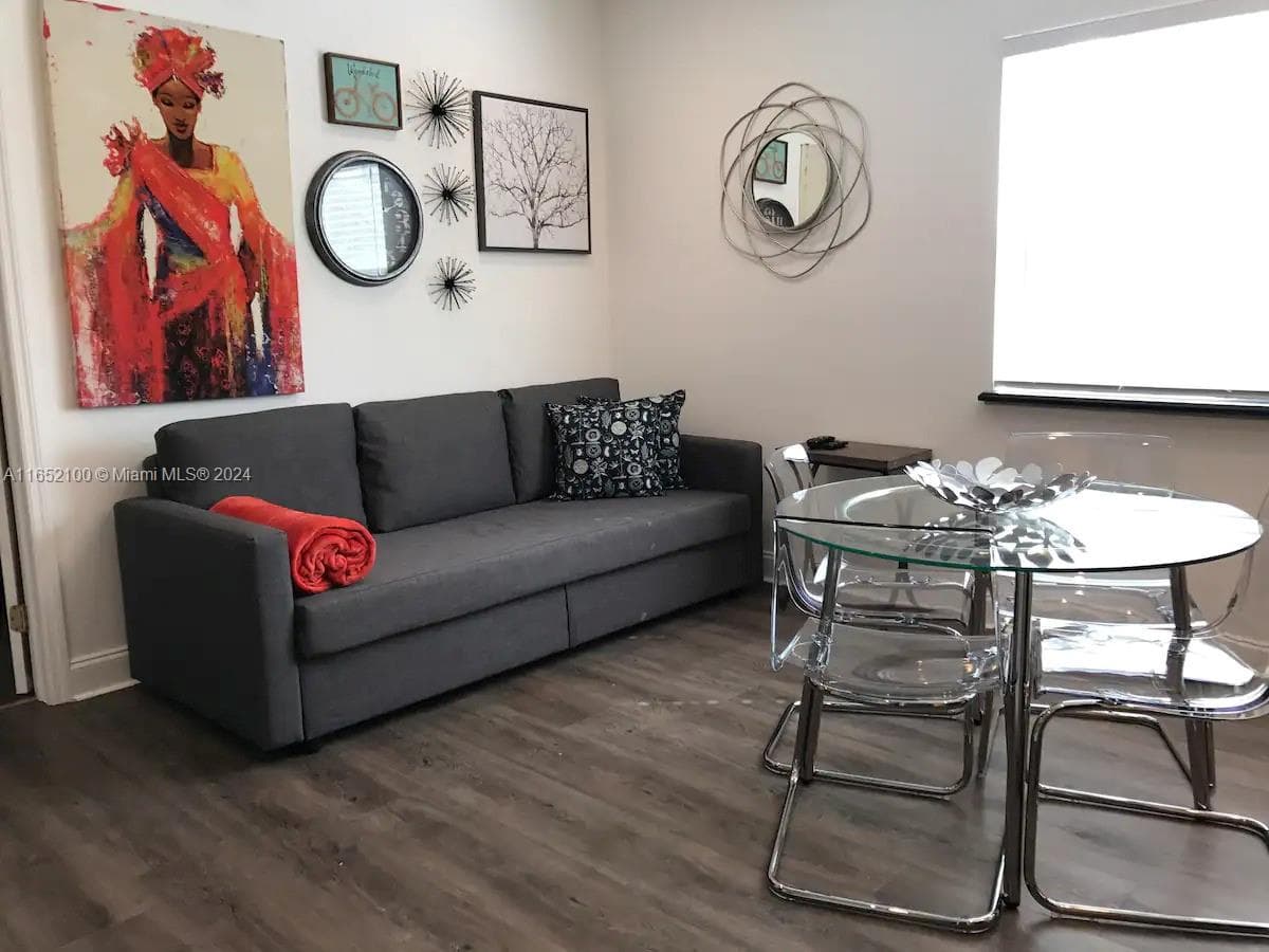 2615 Collins Ave # 24, Miami Beach FL 33140 — 2