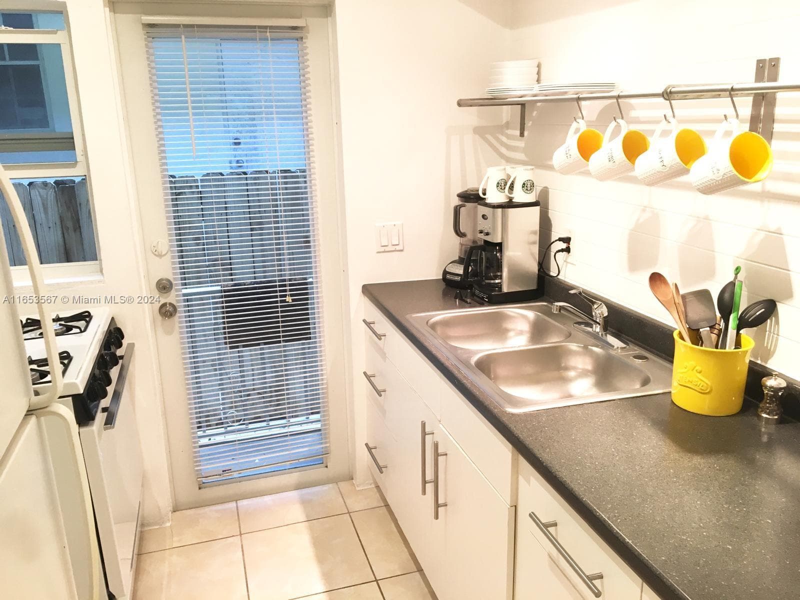 1228 Pennsylvania Ave # 3, Miami Beach FL 33139 — 11