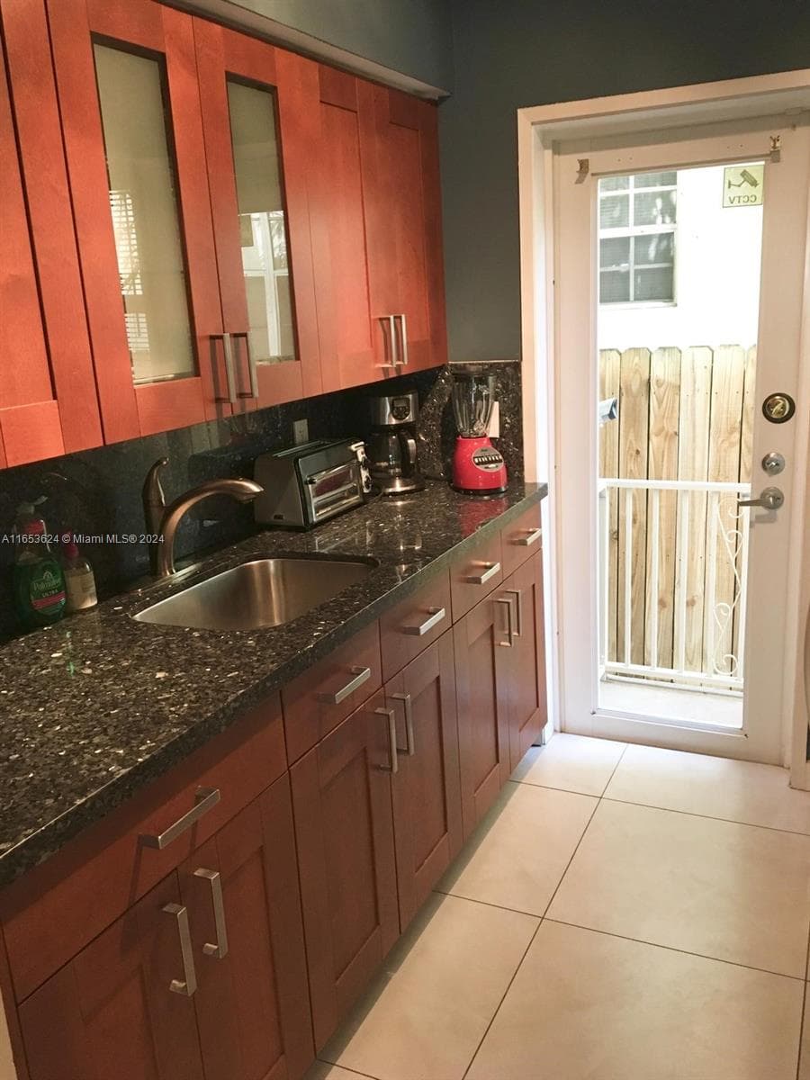 1228 Pennsylvania Ave # 2, Miami Beach FL 33139 — 7