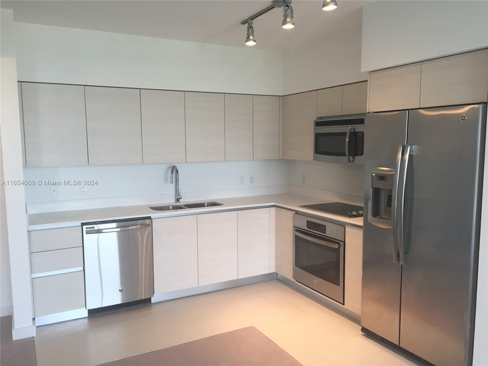 4250 Biscayne Blvd # 1211, Miami FL 33137 — 1