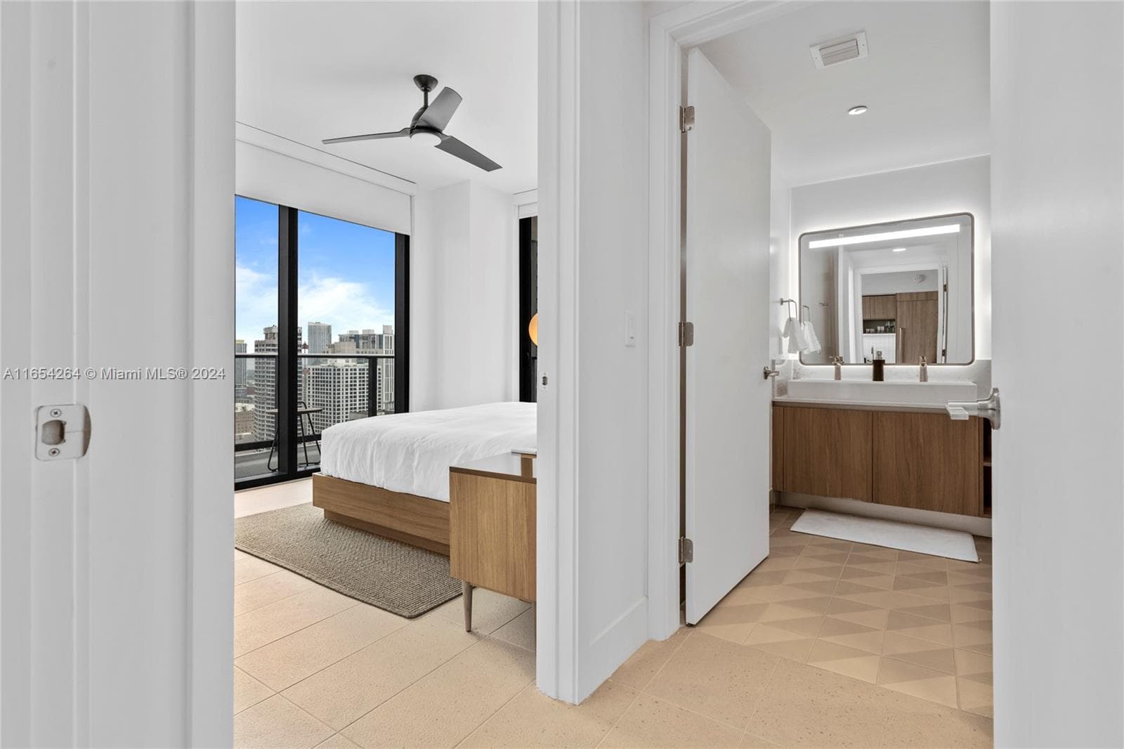 601 NE 1st Ave # 2905, Miami FL 33132 — 17