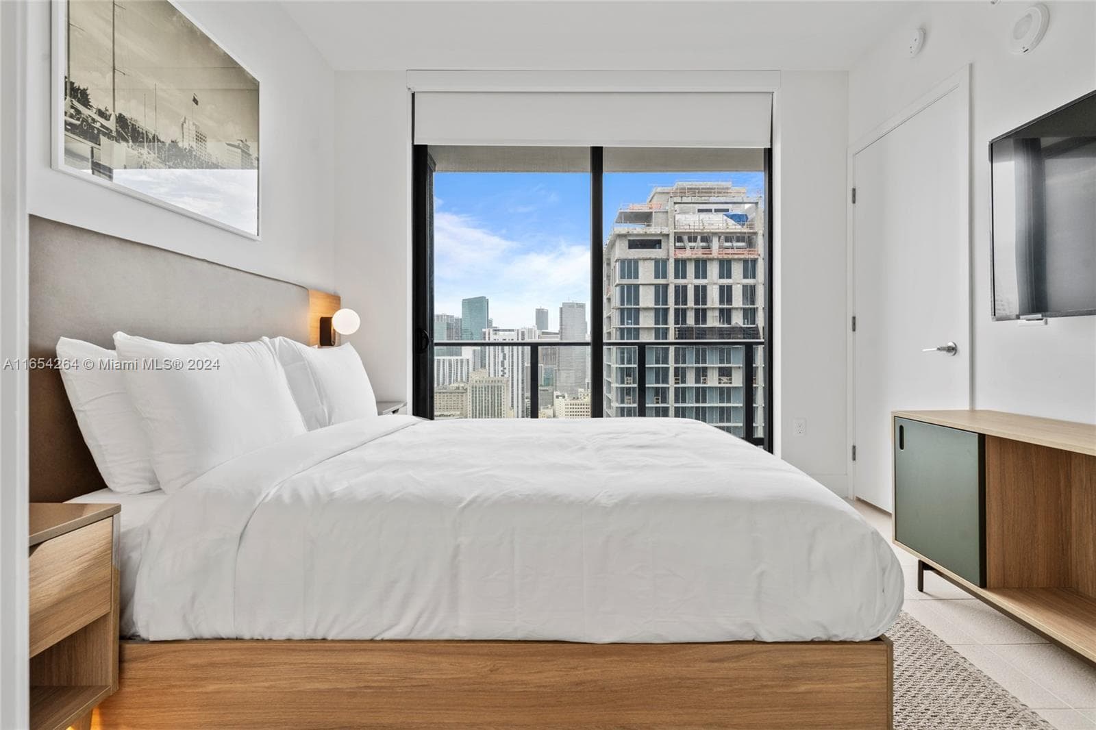 601 NE 1st Ave # 2905, Miami FL 33132 — 18
