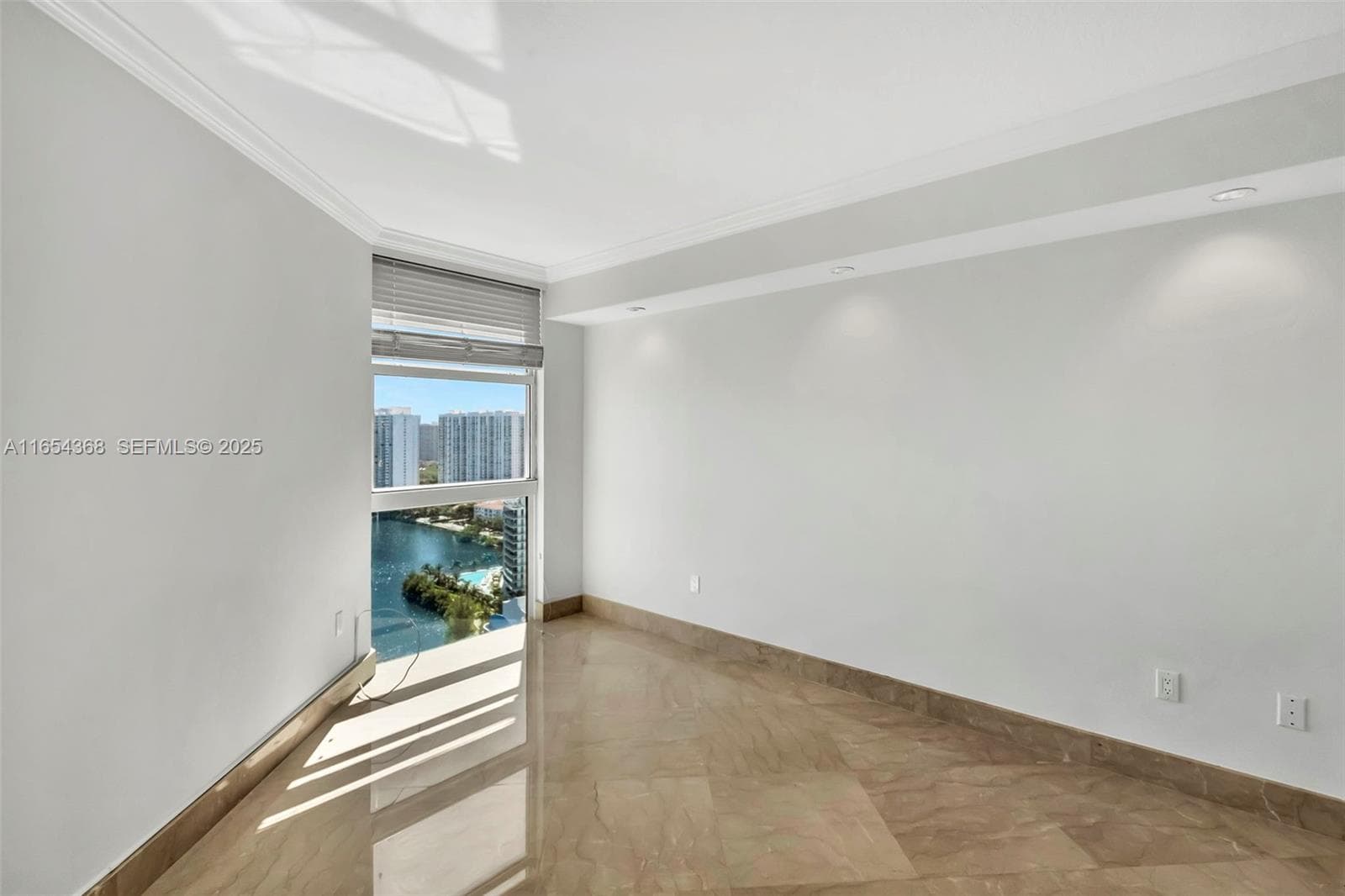 3370 Hidden Bay Dr # 2708, Aventura FL 33180 — 37