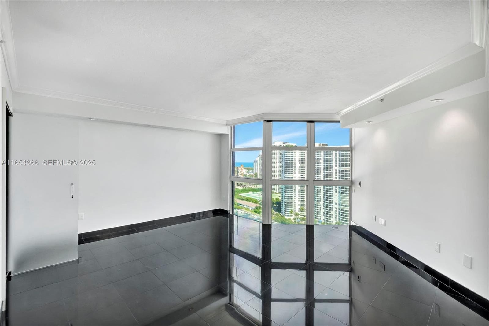3370 Hidden Bay Dr # 2708, Aventura FL 33180 — 25