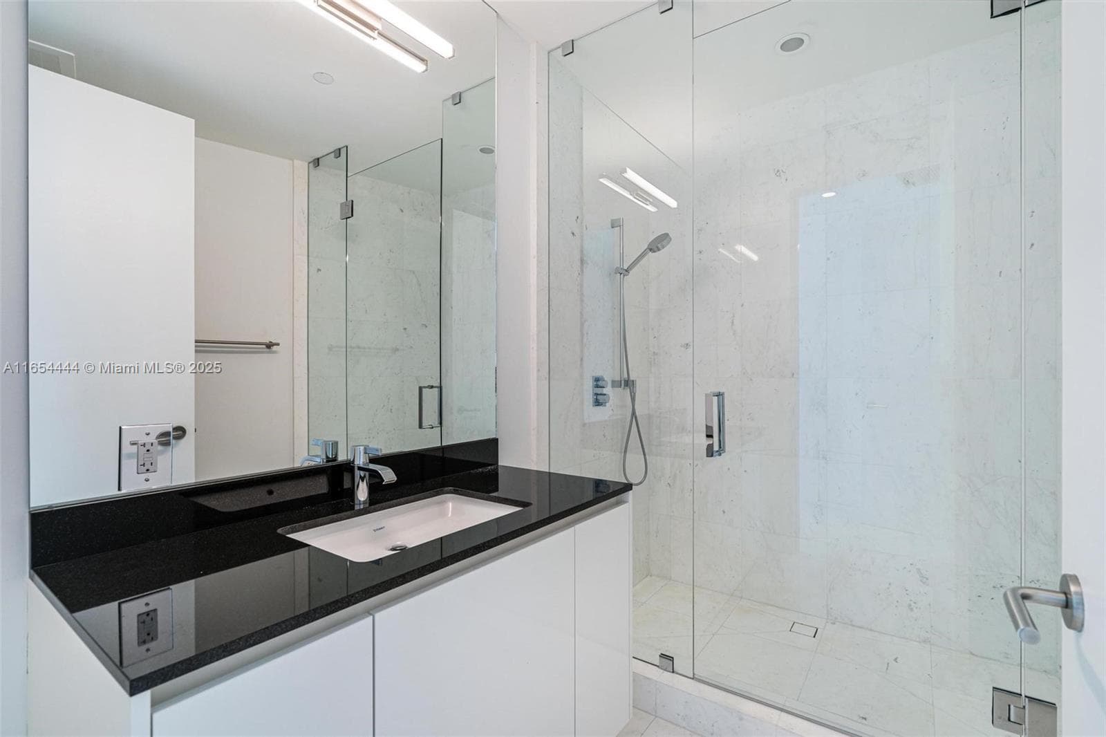 18555 Collins Ave # 5001, Sunny Isles Beach FL 33160 — 19