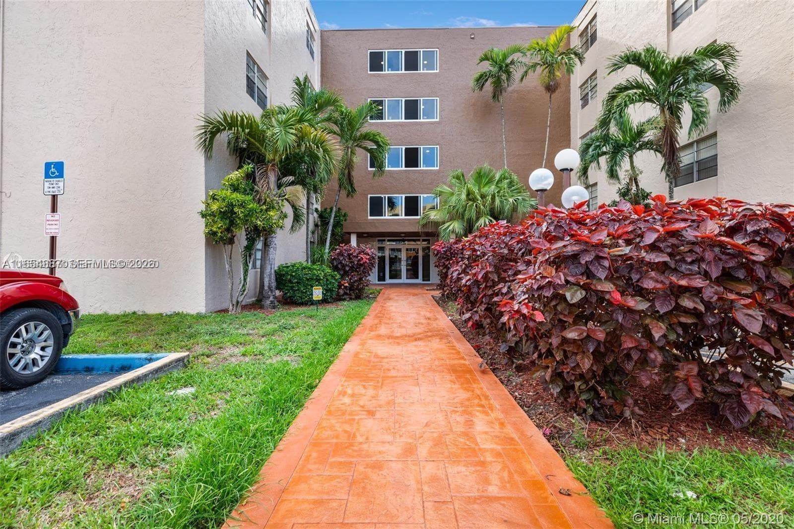 6960 Miami Gardens Dr # 525, Hialeah FL 33015 — 1