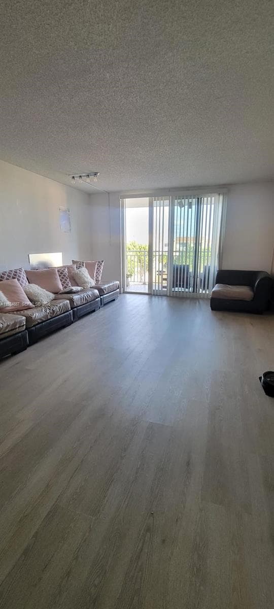 6960 Miami Gardens Dr # 525, Hialeah FL 33015 — 9