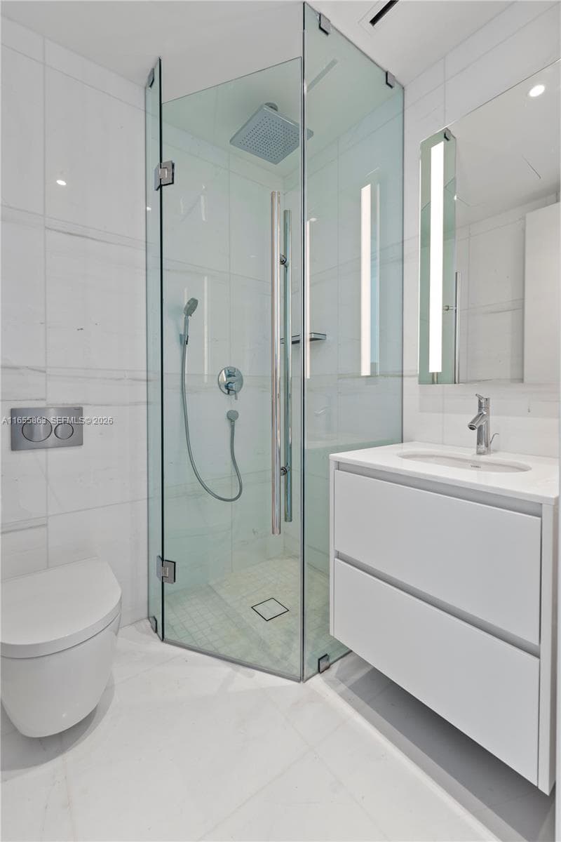 300 Biscayne Blvd Way # 3201, Miami FL 33131 — 25
