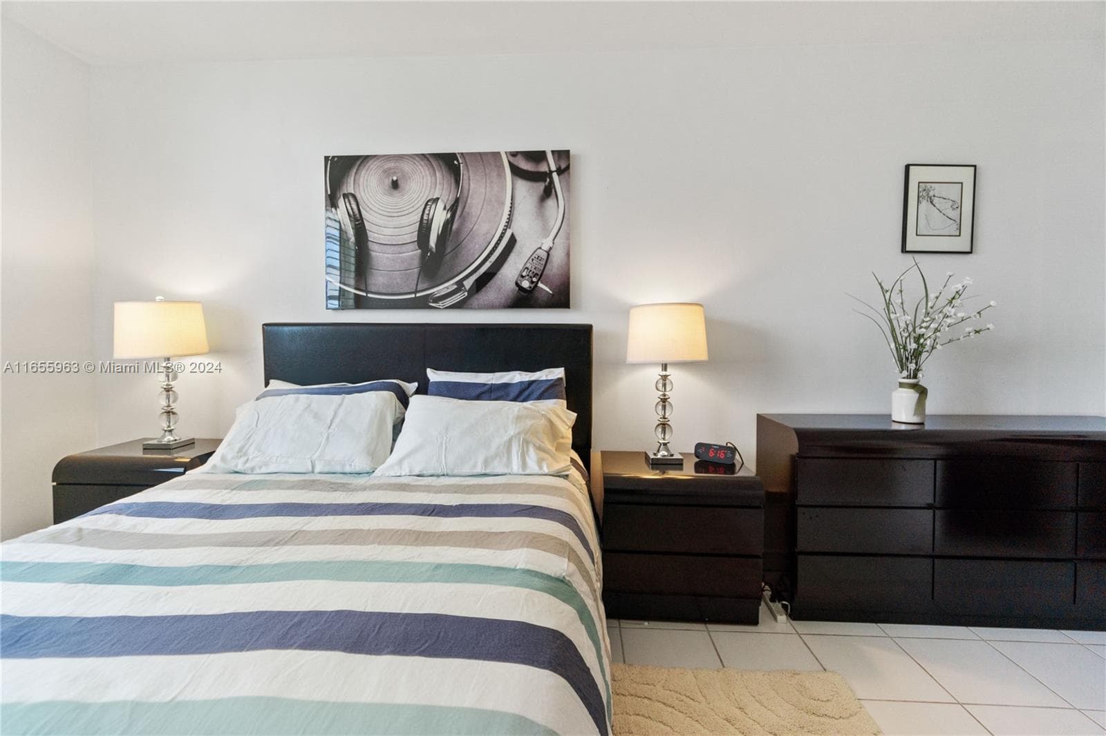 100 Lincoln Rd # 924, Miami Beach FL 33139 — 12