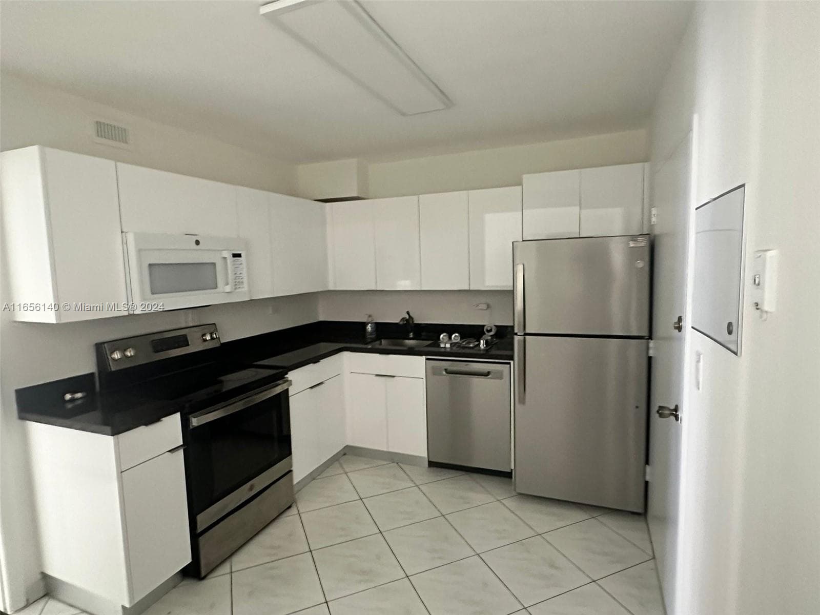 5555 Collins Ave # 8Z, Miami Beach FL 33140 — 6
